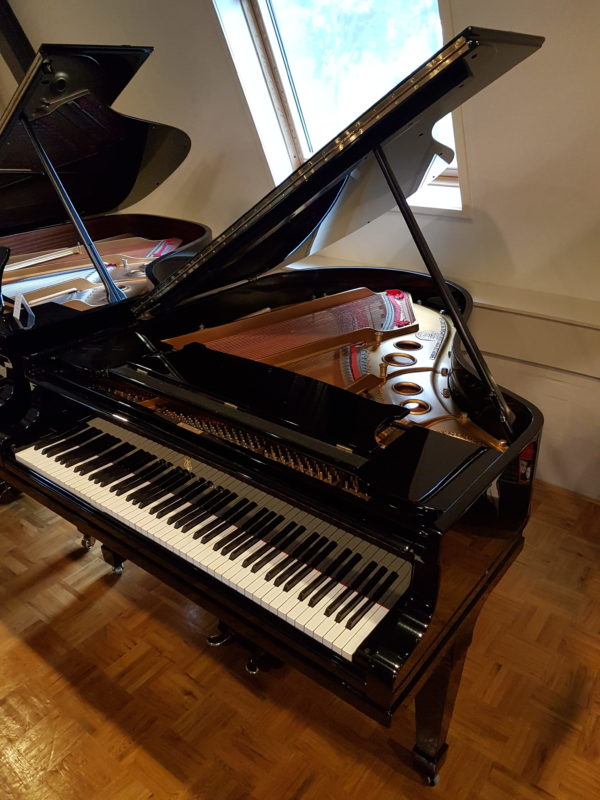 Steinway O zwart hoogglans